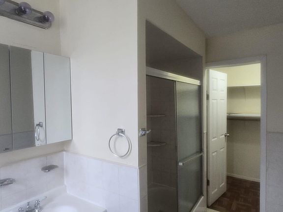3rd image of 1614 Summit Ave APT 3
