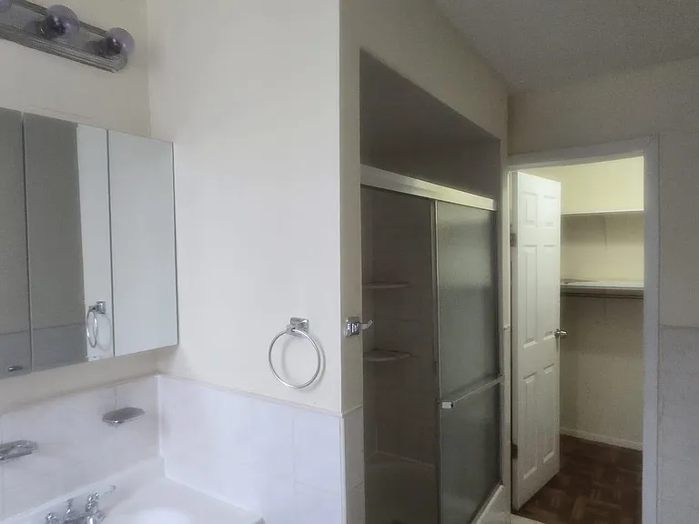 1614 Summit Ave #3 — Photo 3