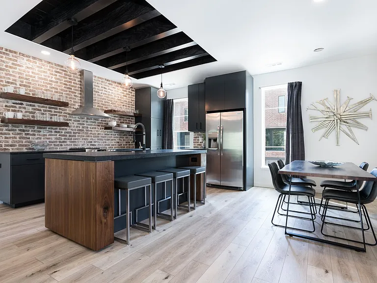 863 W Holly St — Photo 19