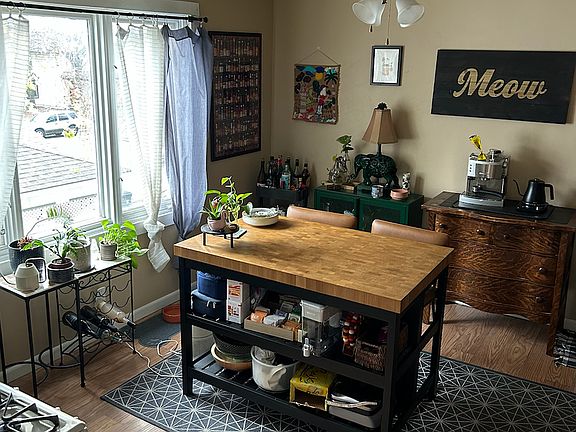 4th image of 2706 Polk St NE #2