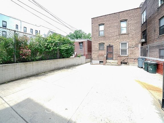 5th image of 2317 29th St APT 3