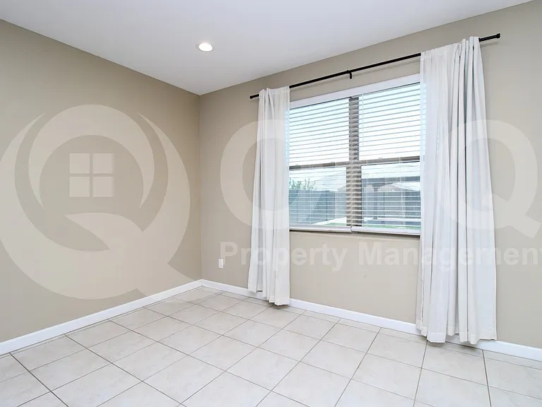 30425 W Picadilly Rd — Photo 13