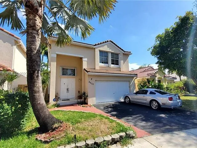 4430 SW 82nd Way — Photo 2