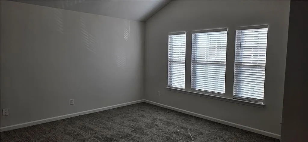 3 bed, 2.5 bath, 1782 sqft, $2,000 — Photo 2