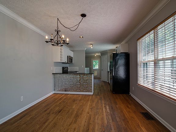 3rd image of 408 McAdoo Ave