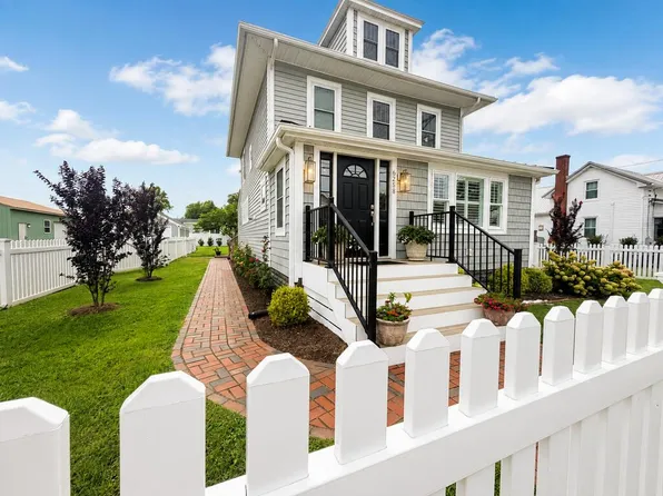 6258 Clark St, Chincoteague Island, VA 23336