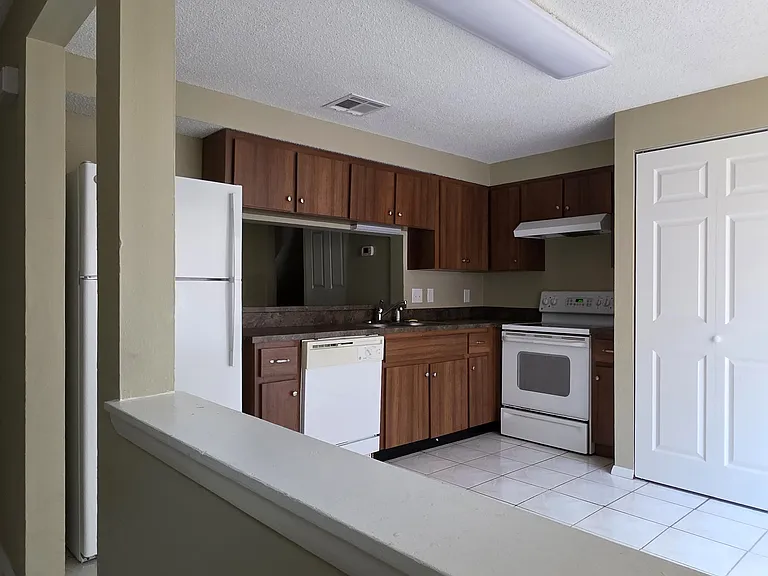 4908 Silver Oaks Vlg — Photo 4
