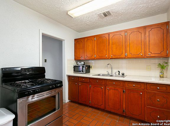 4th image of 206 Bickley St