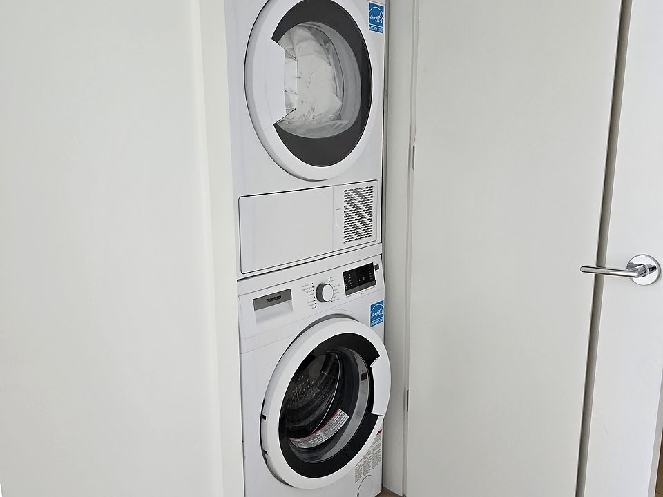 1st image of 333 Carrall St #704