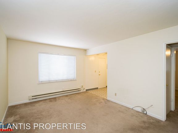 5th image of 420 S 3rd St APT 06