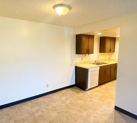 3rd image of 2127 12th St APT B208