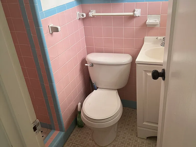365 W 54th St — Photo 2