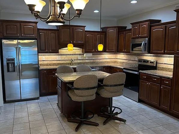 8916 Covenant Ct, Newburgh, IN 47630