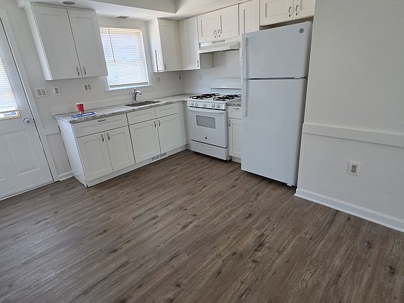 3rd image of 26 2nd Ave