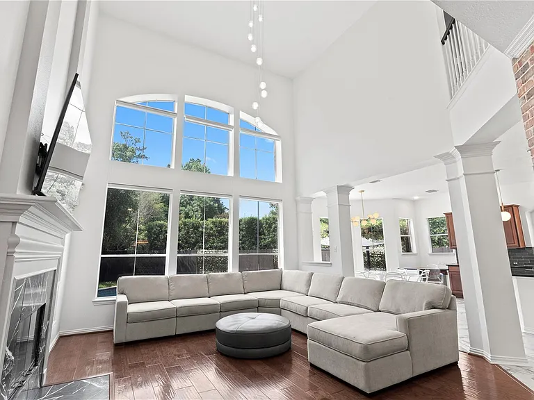 18 Degas Park Dr — Photo 3
