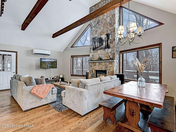 4th image of 1428 Lake Ln