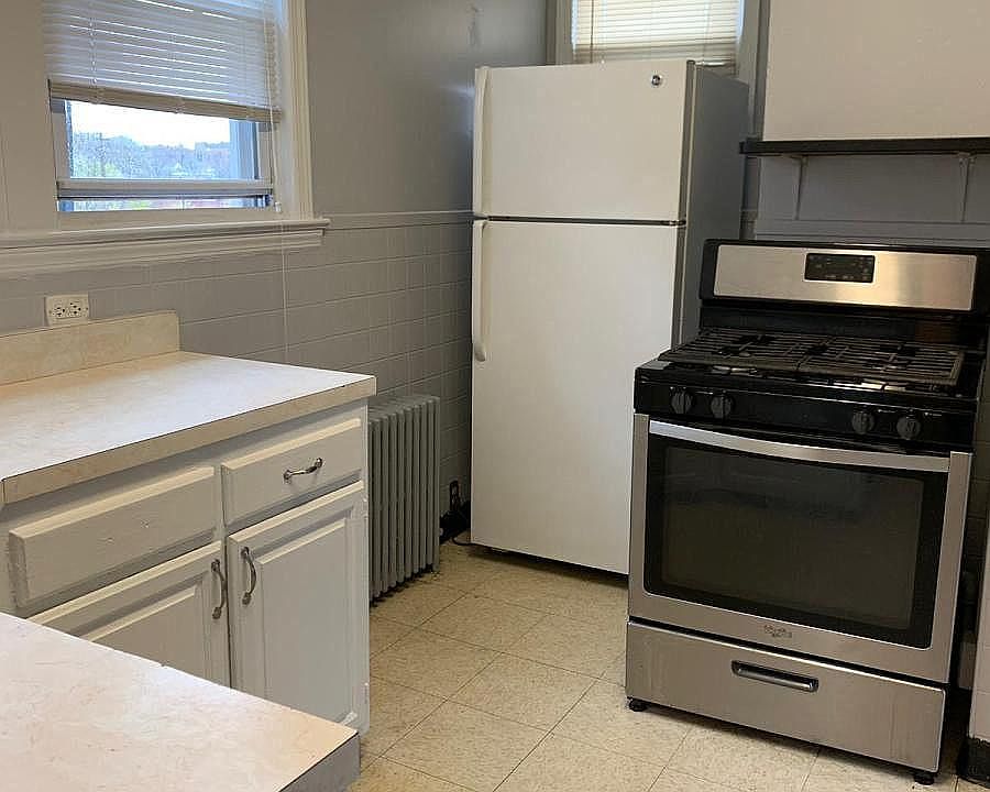 1st image of 19 Sherwood Ave APT 2