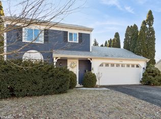 2356 Blue Spruce Ln, Aurora, IL 60502