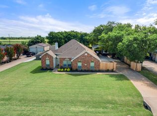204 Kings Court Dr, Waxahachie, TX 75165