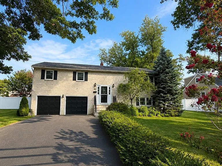 601 Harmony Rd — Photo 13