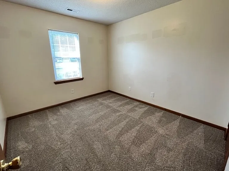 212 Winterberry Ct — Photo 9