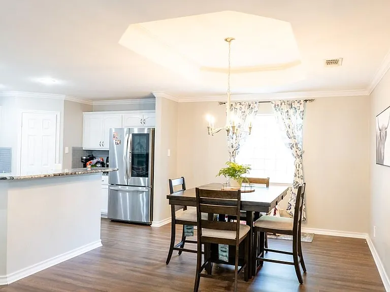 1215 Dorchester Dr — Photo 5