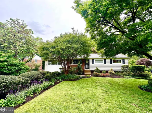 2026 Dexter Dr, Falls Church, VA 22043