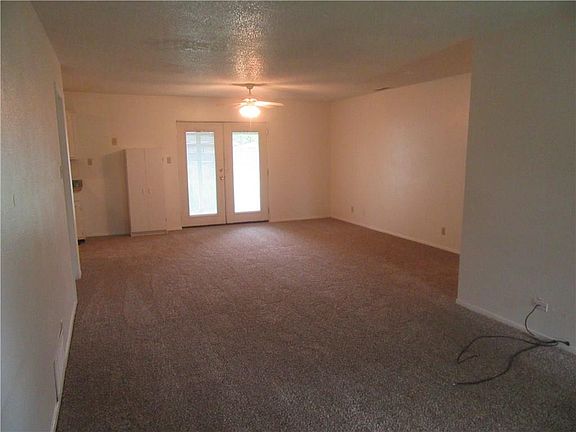 2nd image of 708 Oak Grove Ln