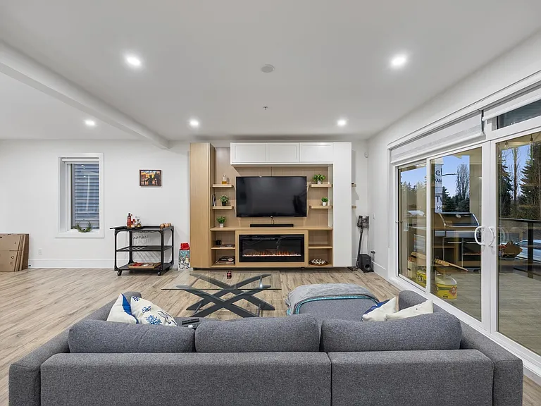 10500 McVeety St #UPPER — Photo 7