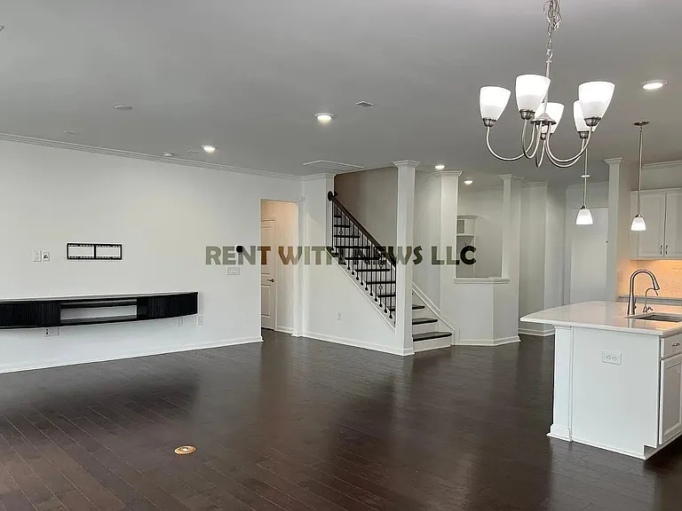 2608 Jazzy St — Photo 12