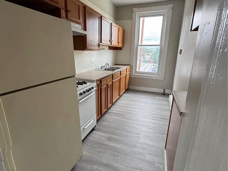 528 Franklin St #3F — Photo 1