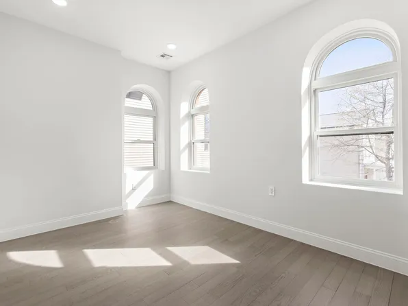 133 Clifton Place image 8 of 20