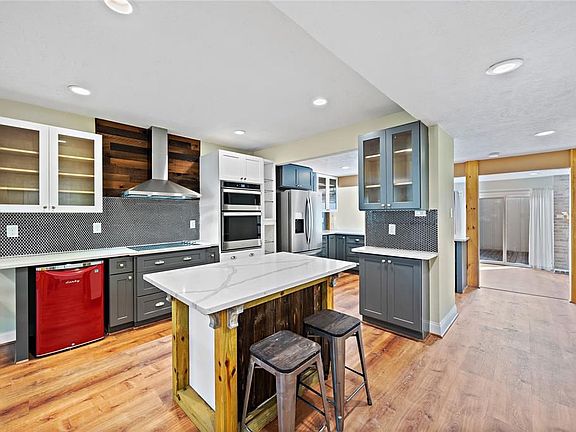 4th image of 11647 Village Place Dr #201