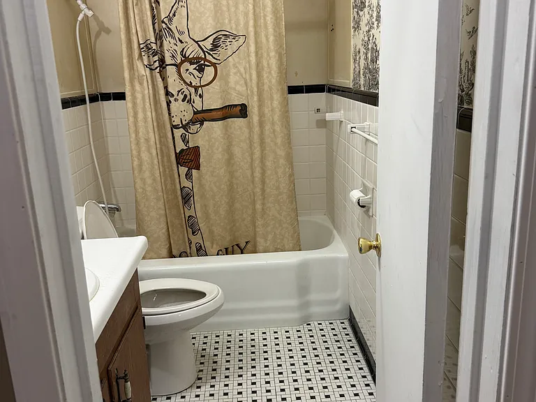 125 Hurt Ave W — Photo 17