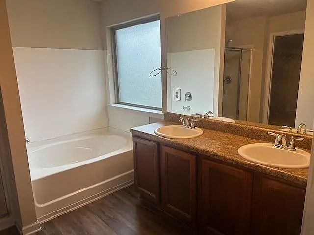 1718 Calgary Dr W — Photo 15