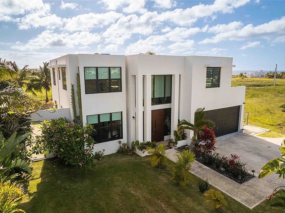 1893 Avenida Manuela Lamela Acres