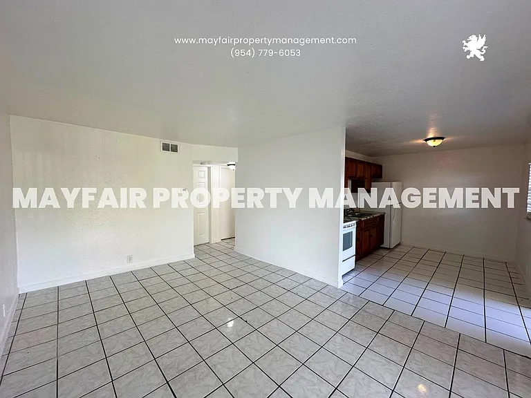 519 W Kalmia Dr #5 — Photo 3