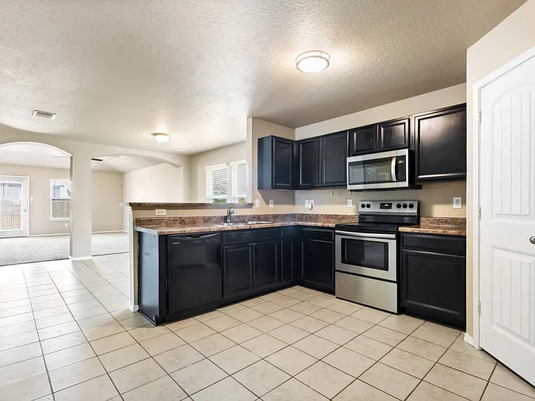 1533 Redbridge Dr — Photo 6