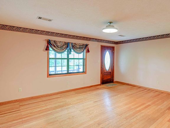2nd image of 397 Hawkins Crossing Dr