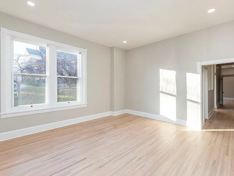 105 Washington St — Photo 16