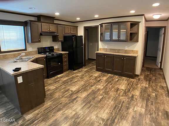 3rd image of 2499 Glenwood Dr