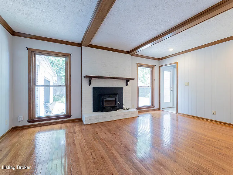 2901 Creekside Dr — Photo 6