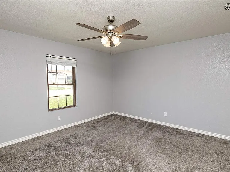 3035 Abbott Ave — Photo 17
