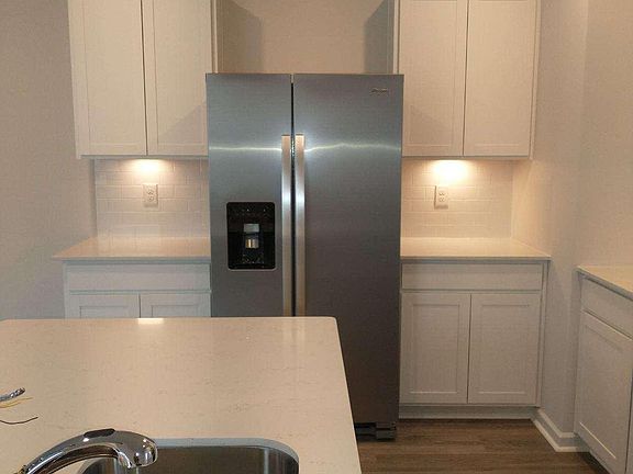 5th image of 5095 Espy Ave