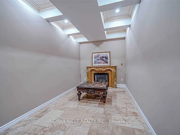 83 Elm Ave #MAIN FLOOR — Photo 14