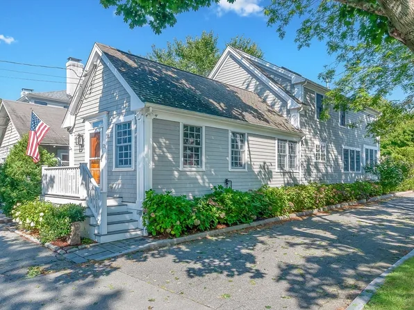 21 Church St, Mattapoisett, MA 02739