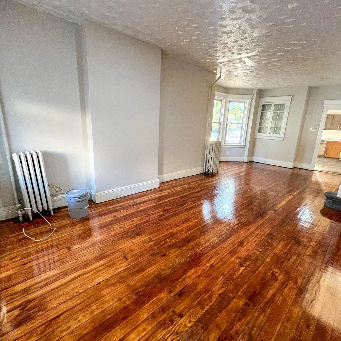 4 bed, 1.0 bath, 1760 sqft, $2,350 — Photo 2