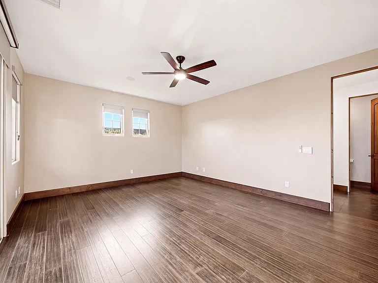 825 Gonzales St — Photo 17