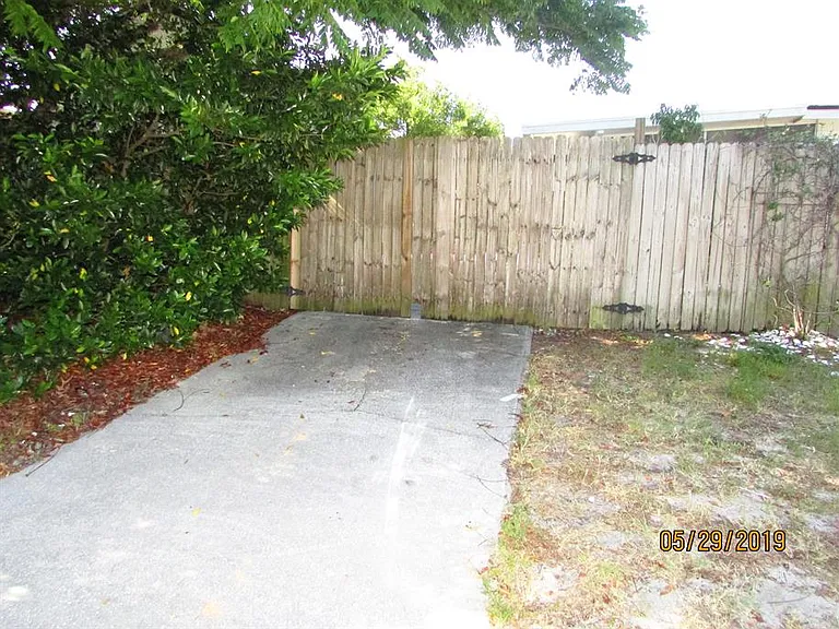 9926 Rainbow Ln — Photo 22