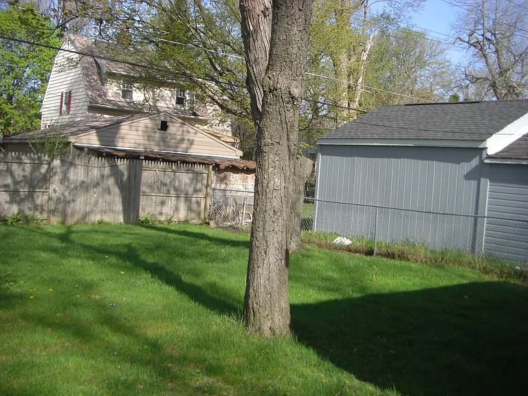 21395 Oxford Ave — Photo 23